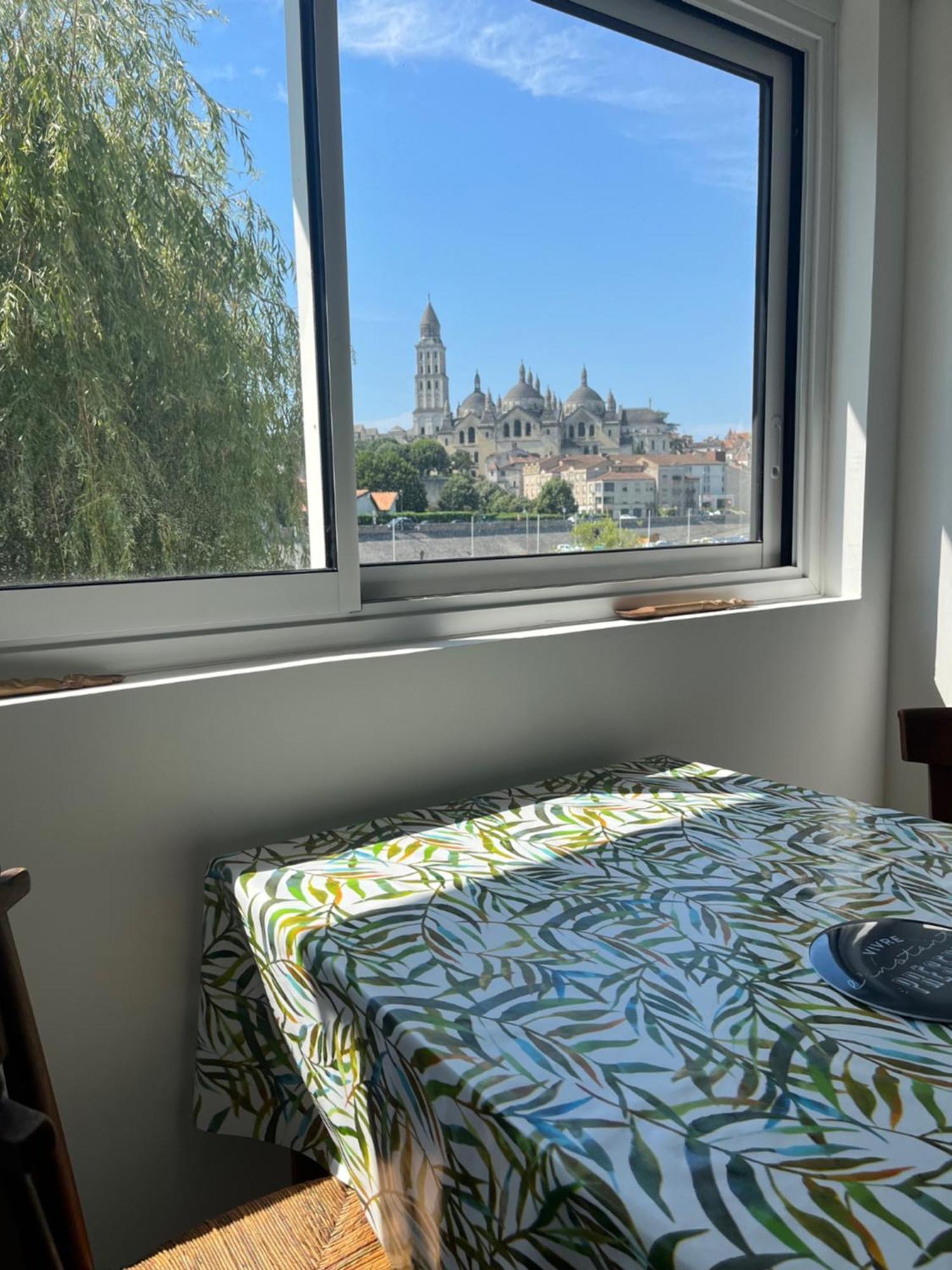 Balcon Sur La Riviere Apartment เปรีเกอ ภายนอก รูปภาพ